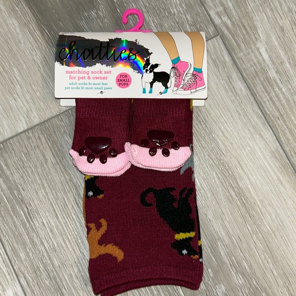 Bundle: Matching Marilyn Monroe & Chatties Doggie & Me Grip Socks - Picture 7 of 10